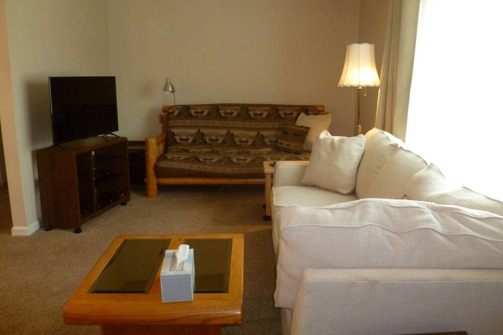 Photo of Livingroom in Northeast Anchorage
