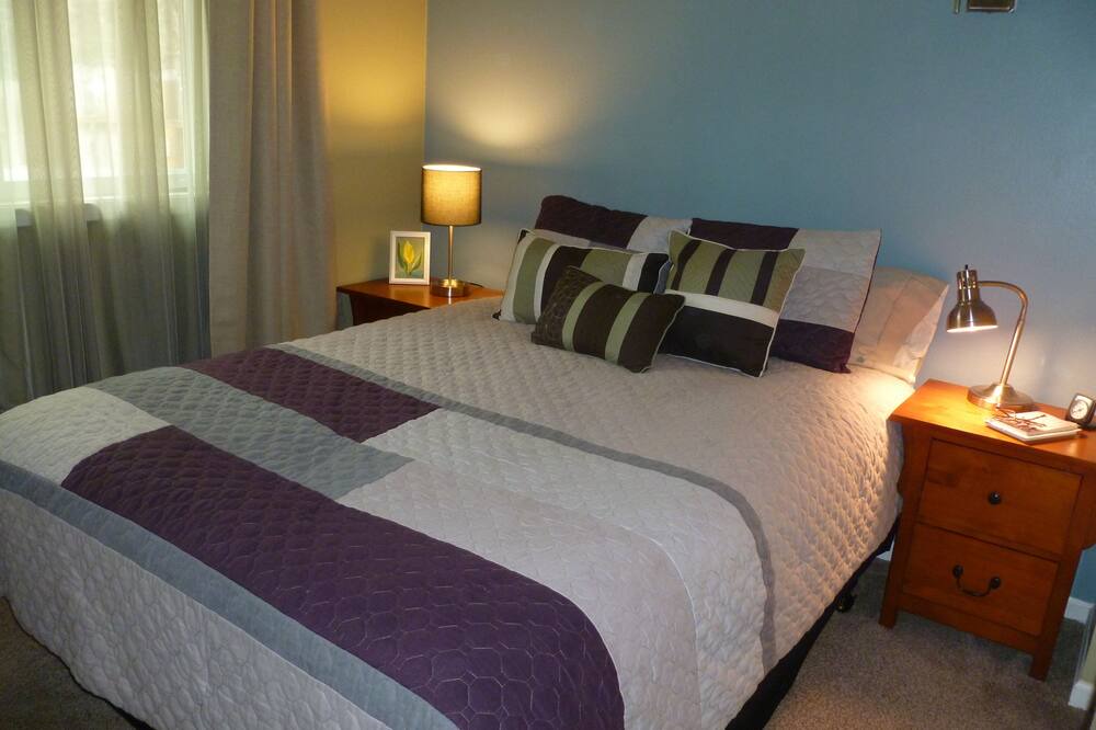 Photo of Bedroom in Northeast Anchorage