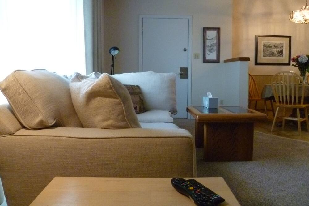Photo of Livingroom in Northeast Anchorage