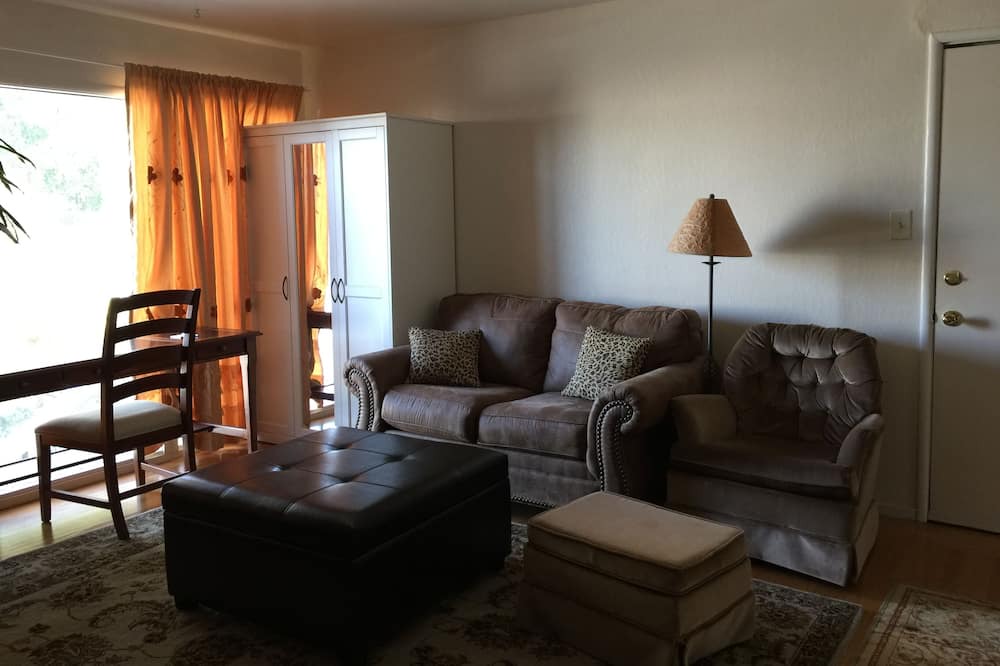 Photo of Bedroom in Piedmont Avenue