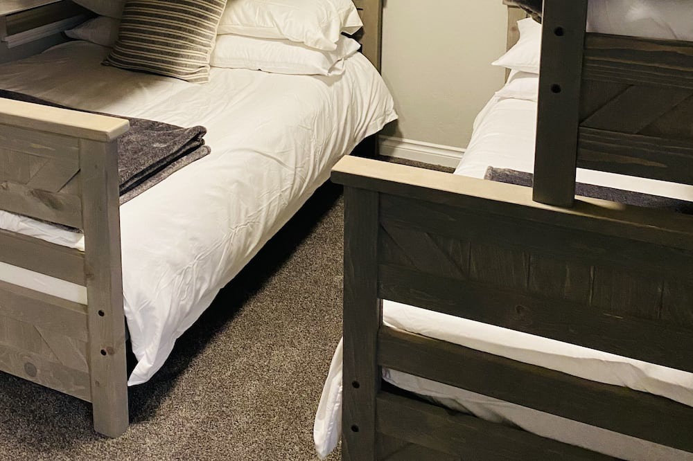 Photo of Bedroom in Alyeska