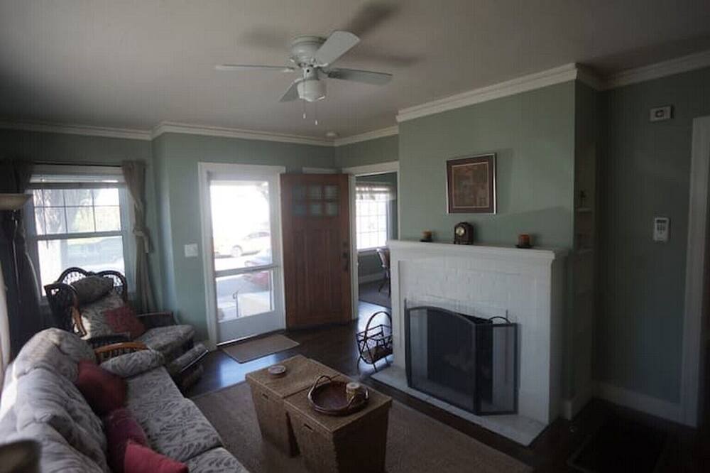 Photo of Livingroom in West Alameda