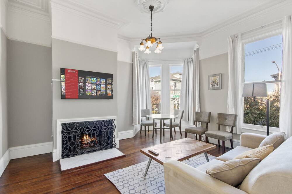 Photo of Livingroom in Lower Pacific Heights