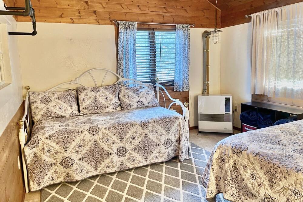 Photo of Bedroom in Diamond Ridge