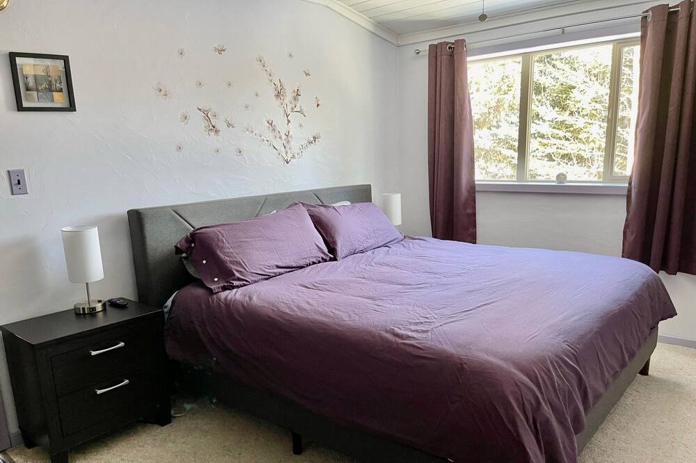 Photo of Bedroom in Diamond Ridge
