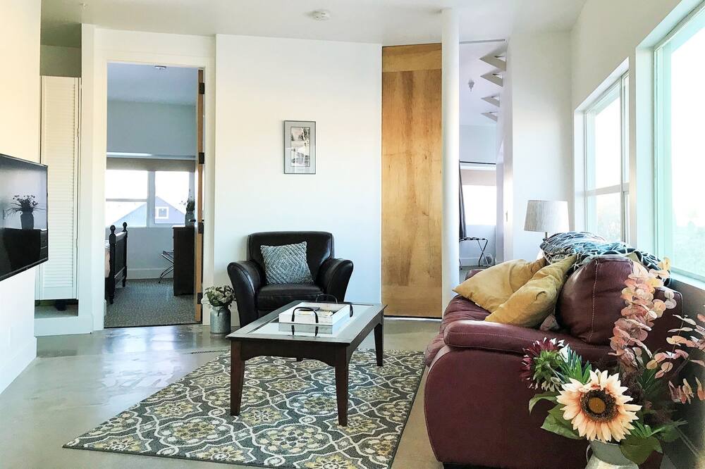 Photo of Livingroom in Downtown Anchorage