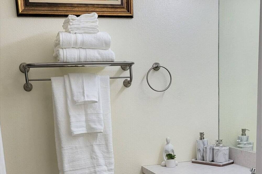 Photo of Bathroom in Bayshore - Klatt