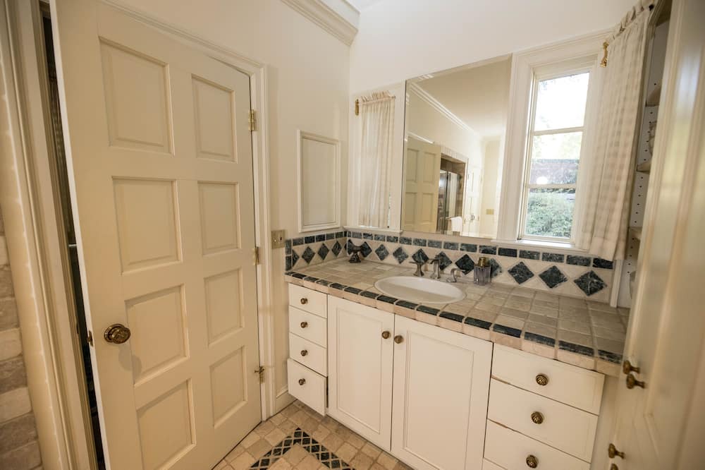 Photo of Kitchen in Los Altos Hills