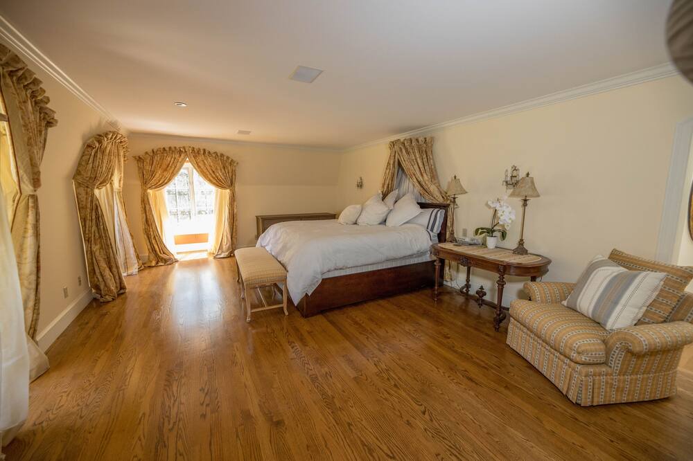 Photo of Bedroom in Los Altos Hills