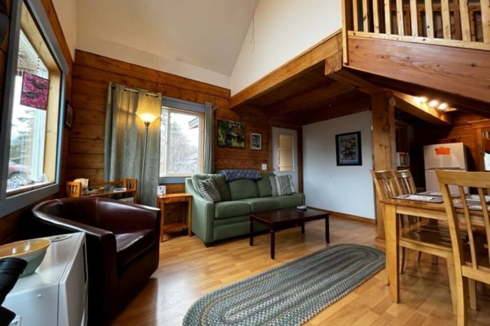 Photo of Livingroom in Homer