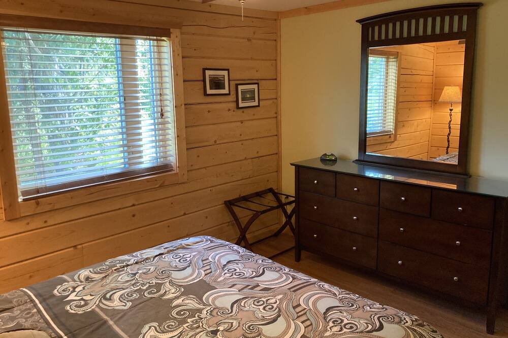 Photo of Bedroom in Delta Junction