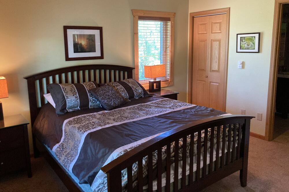 Photo of Bedroom in Delta Junction