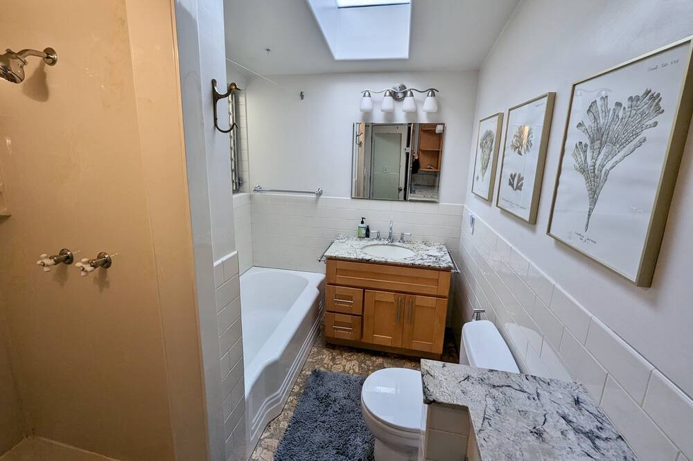 Photo of Bathroom in West Alameda