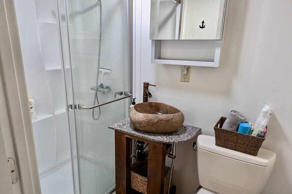Photo of Bathroom in West Alameda