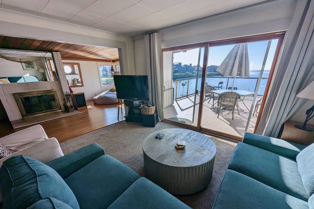 Photo of Livingroom in West Alameda
