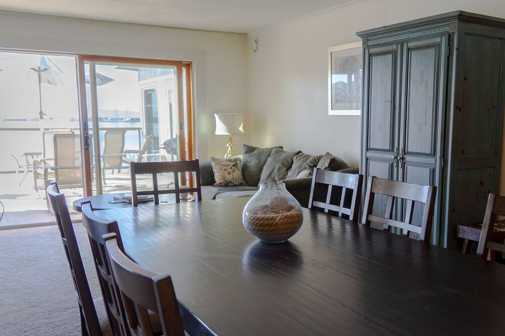 Photo of Livingroom in West Alameda