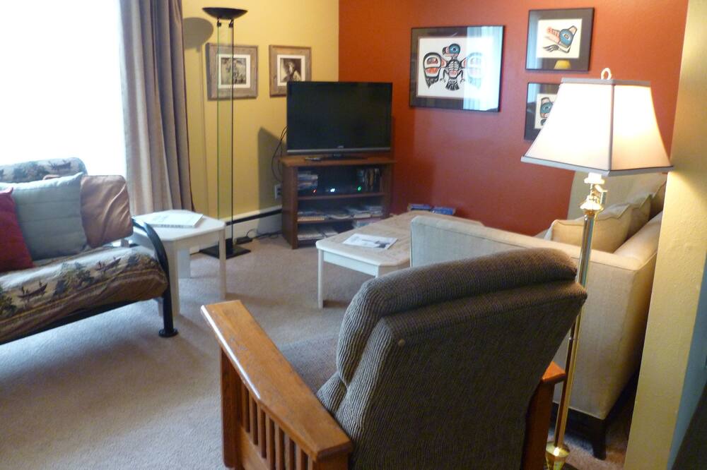 Photo of Livingroom in Northeast Anchorage