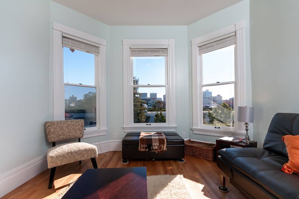 Photo of Livingroom in Ralph Bunche