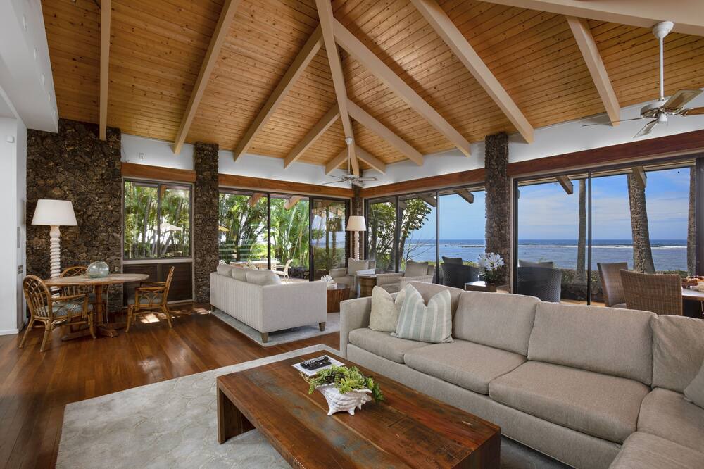 Photo of Livingroom in Historic Lahaina Front Street
