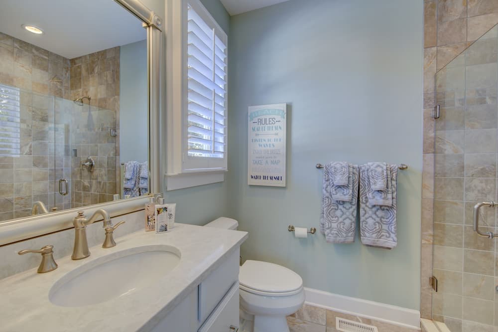 Photo of Bathroom in Country Club Estates