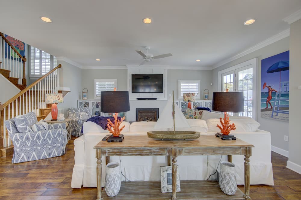 Photo of Livingroom in Country Club Estates