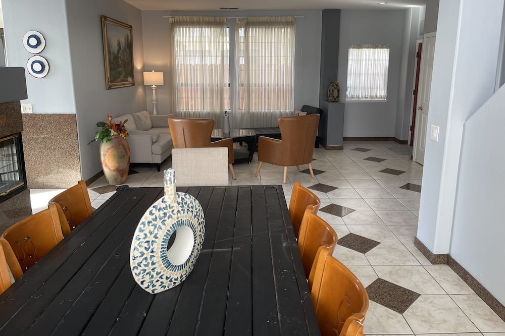 Photo of Livingroom in Union City