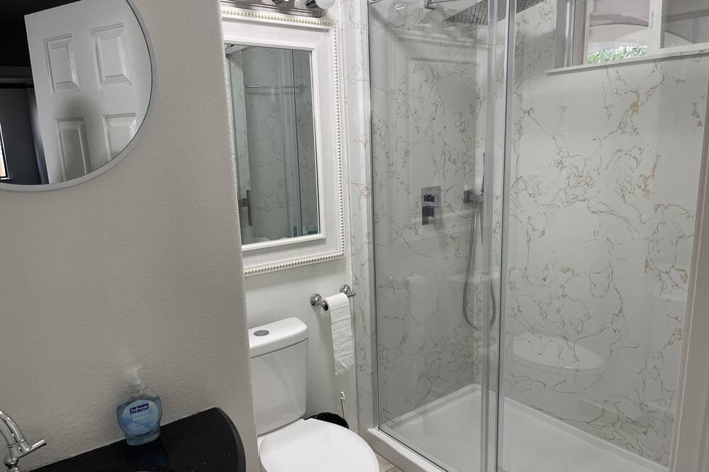 Photo of Bathroom in Union City
