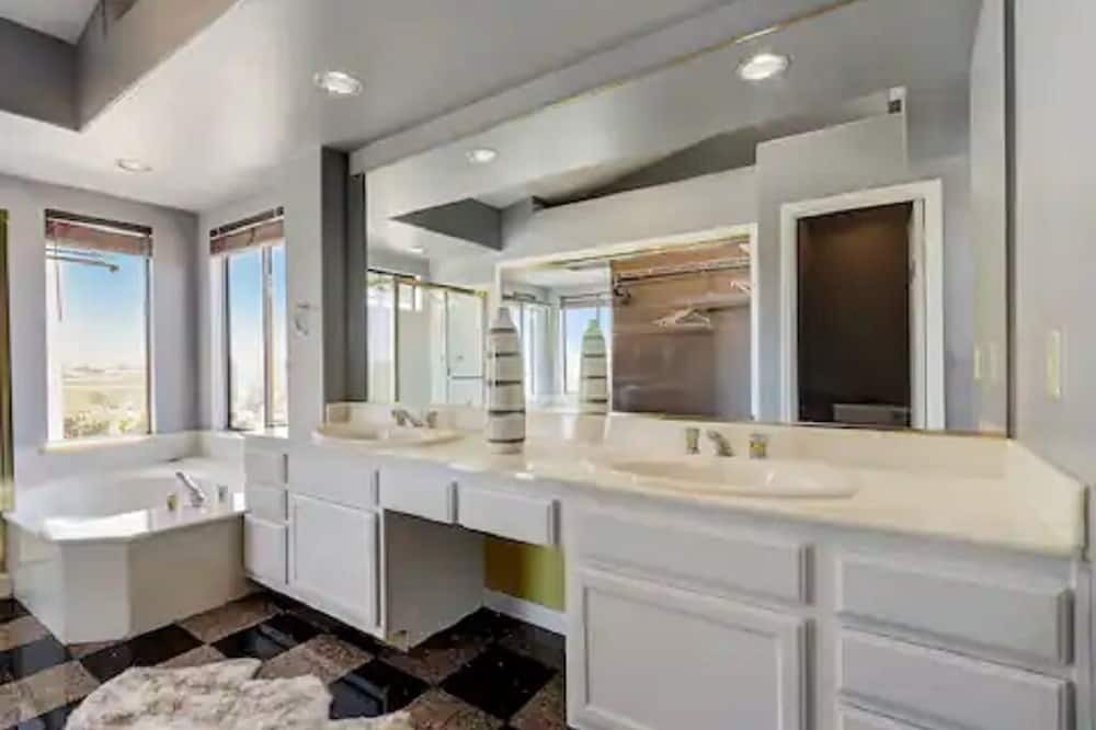 Photo of Bathroom in Union City