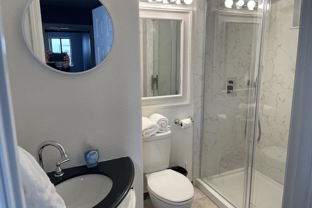 Photo of Bathroom in Union City