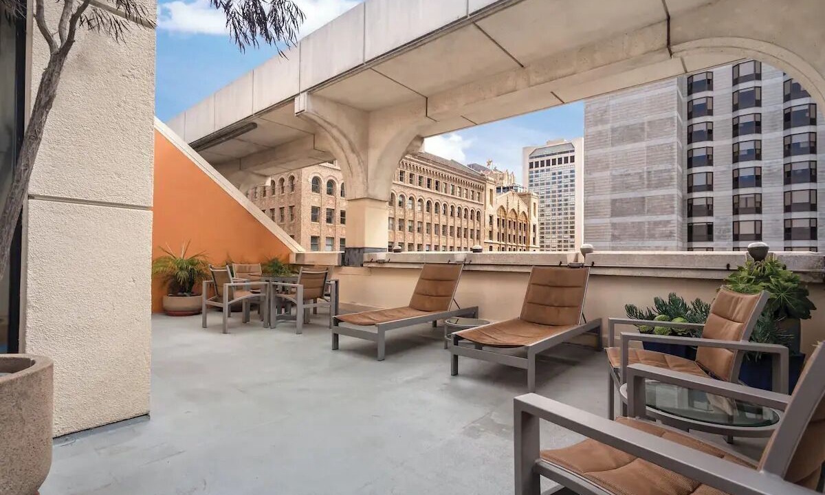 Photo of Patio Balcony in Theater District