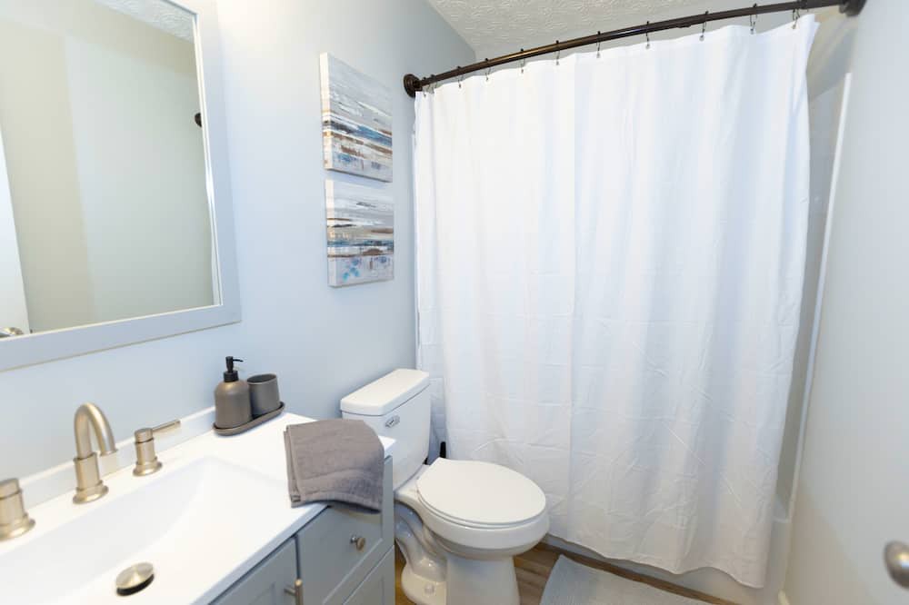 Photo of Bathroom in Blacklick