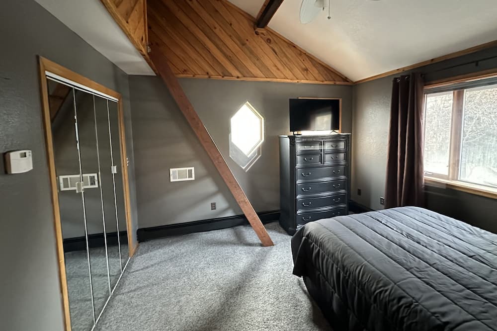 Photo of Bedroom in Delta Junction