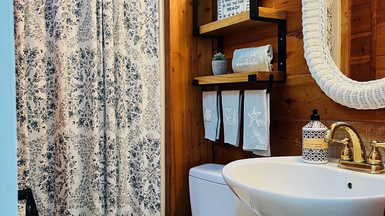 Photo of Bathroom in Rehoboth by the Sea