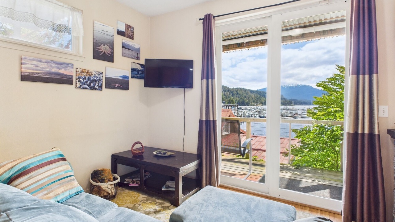 Photo of Livingroom in Juneau