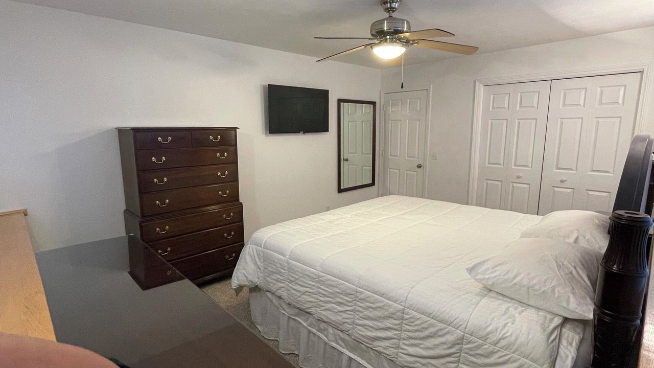 Photo of Bedroom in Westside Connection