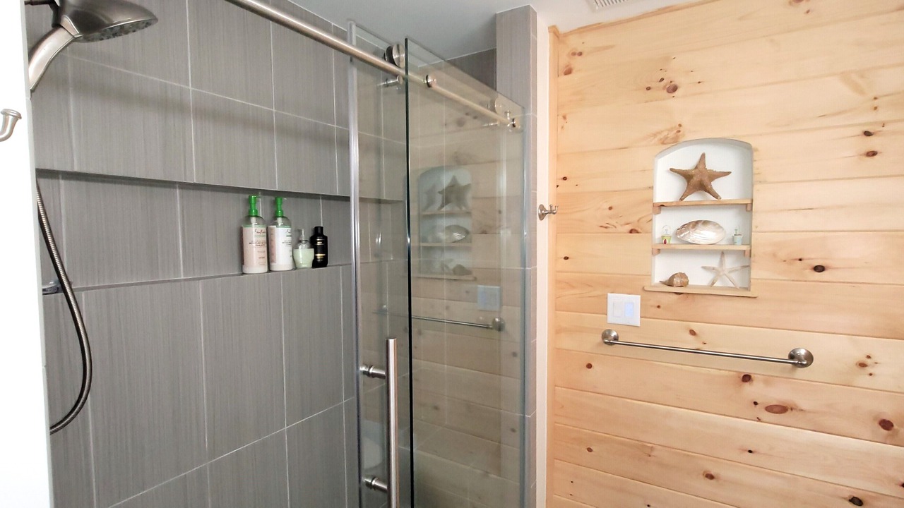Photo of Bathroom in Country Club Estates