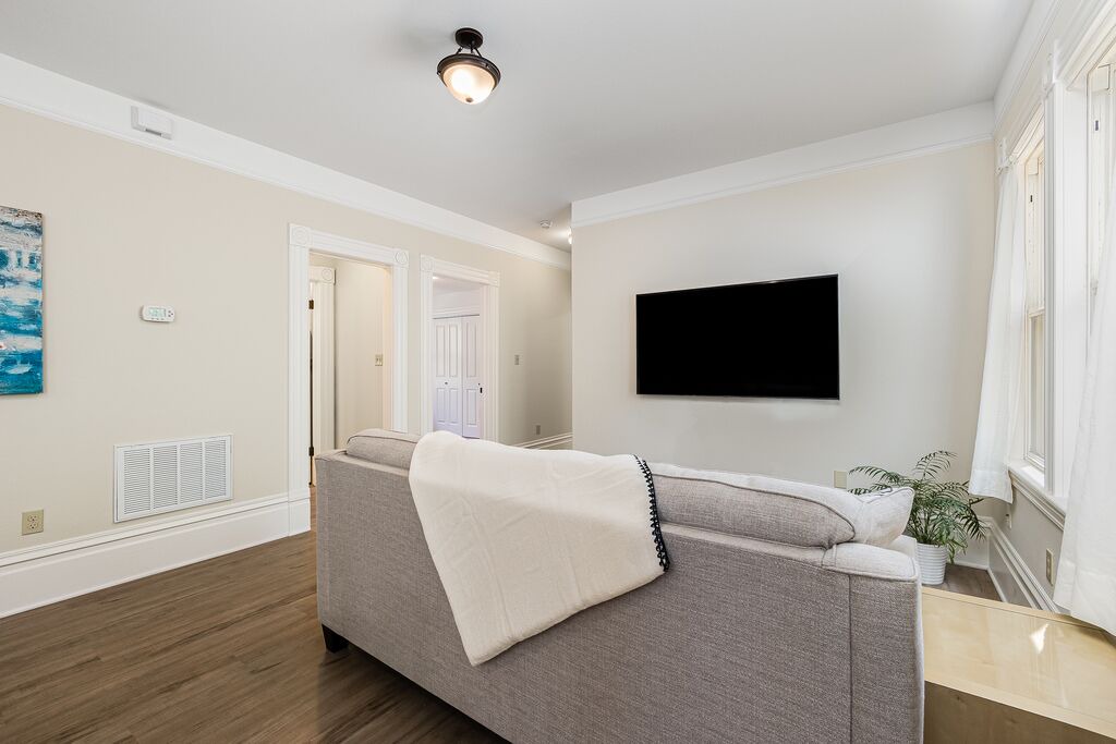 Photo of Livingroom in West Alameda
