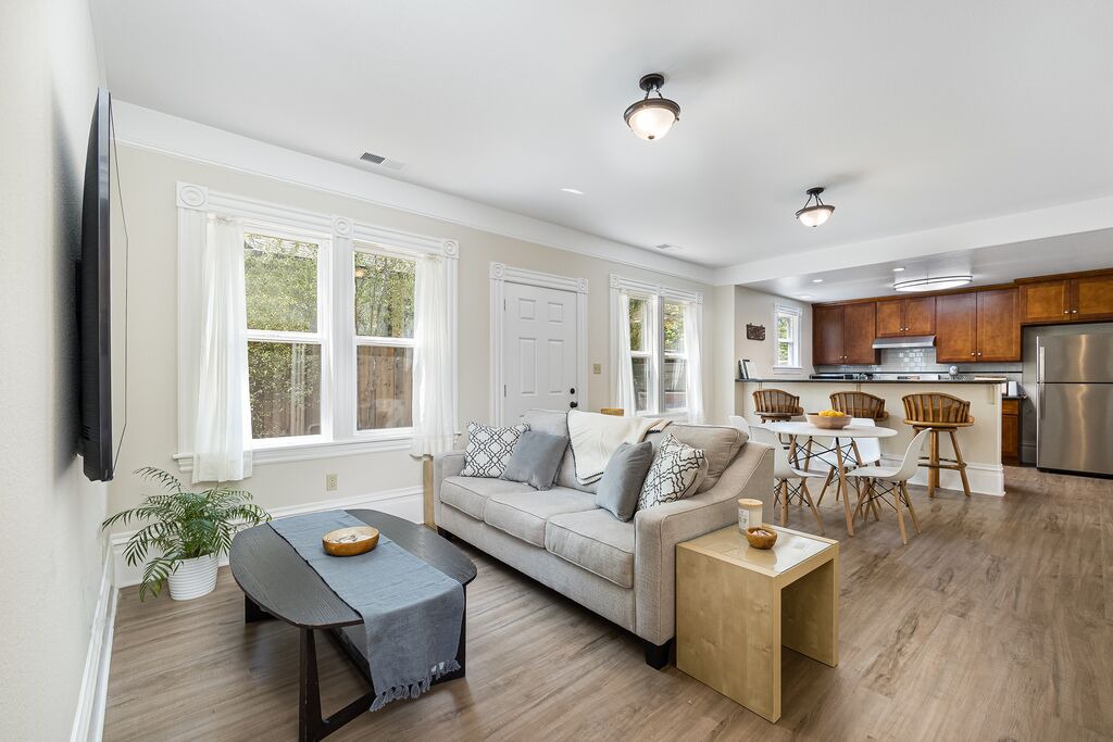 Photo of Livingroom in West Alameda