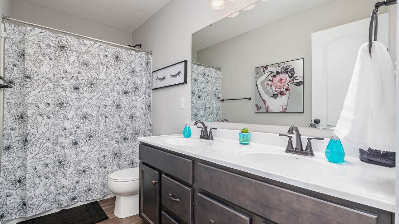 Photo of Bathroom in Morrow