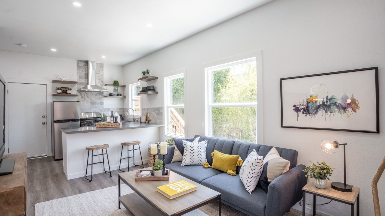 Photo of Livingroom in Piedmont Avenue