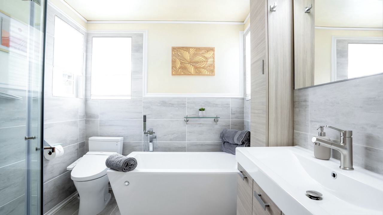 Photo of Bathroom in Piedmont Avenue
