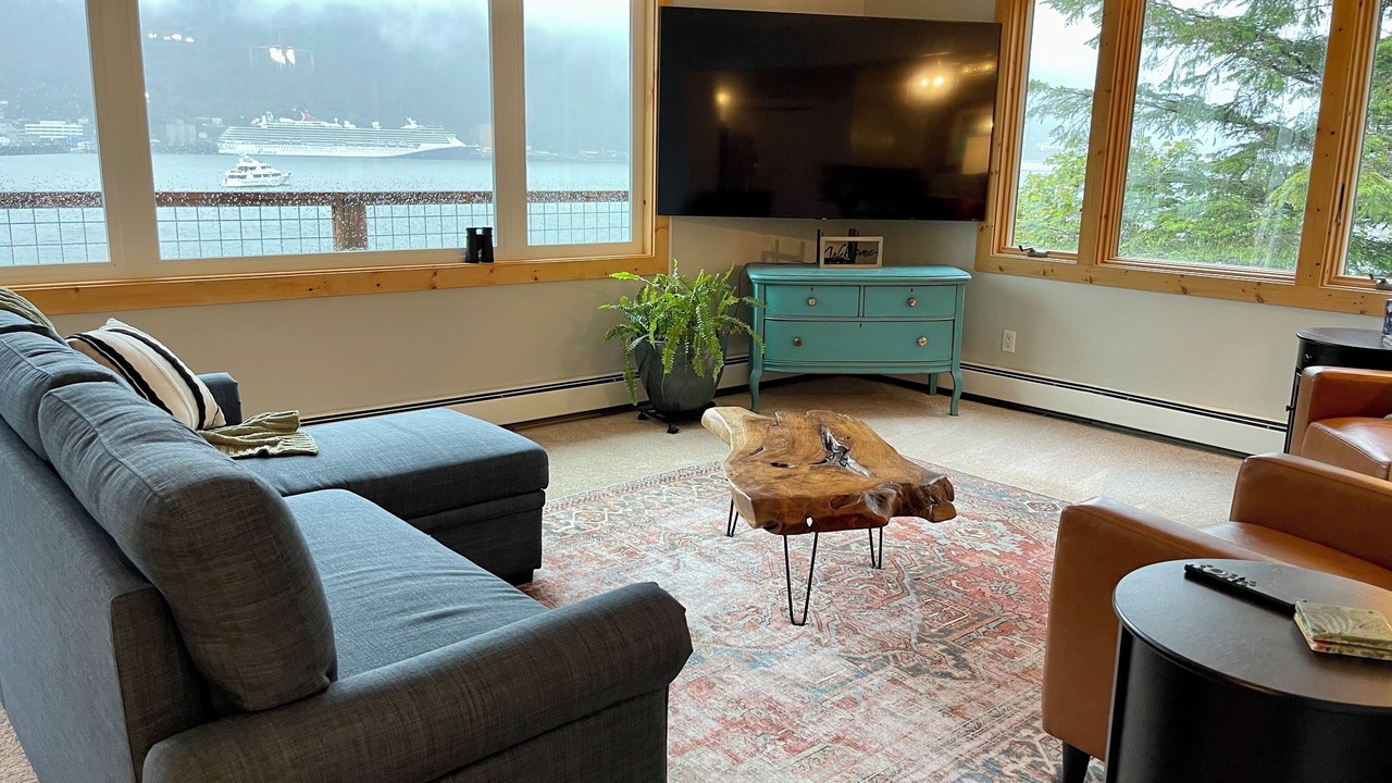Photo of Livingroom in West Juneau