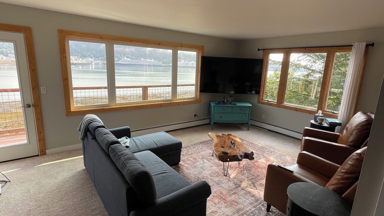 Photo of Livingroom in West Juneau
