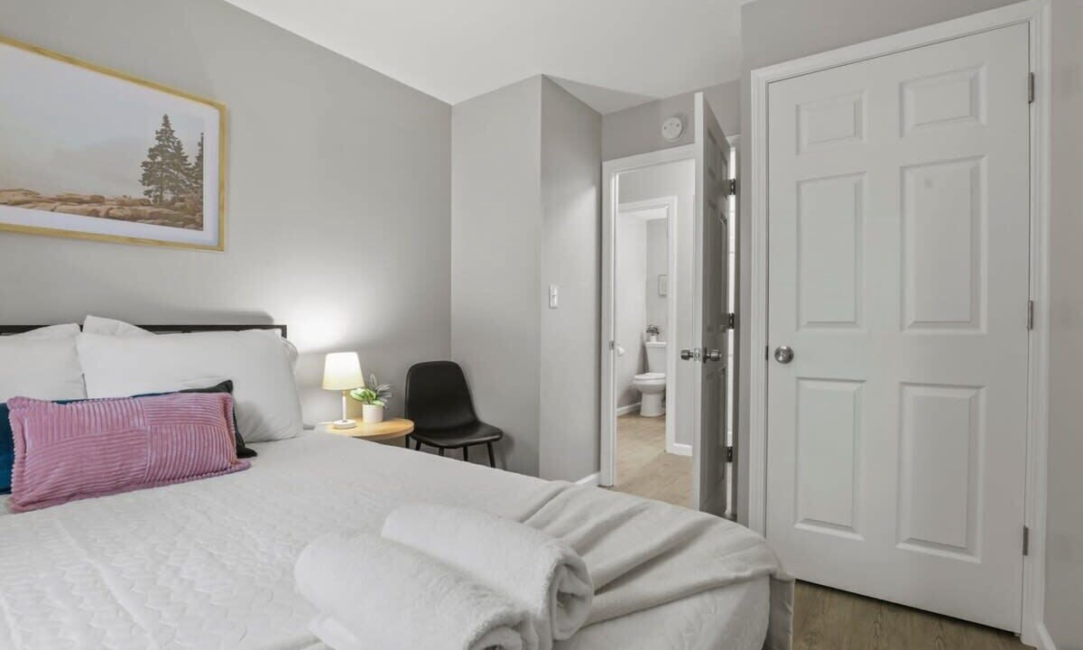 Photo of Bedroom in Royal Manor