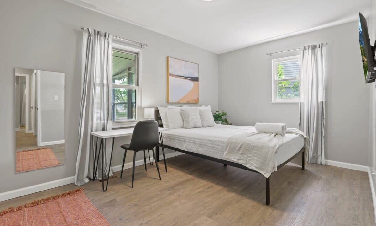 Photo of Bedroom in Royal Manor