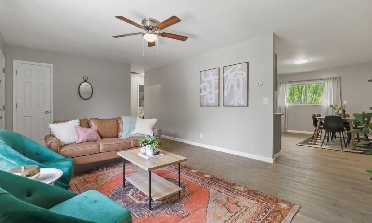 Photo of Livingroom in Royal Manor