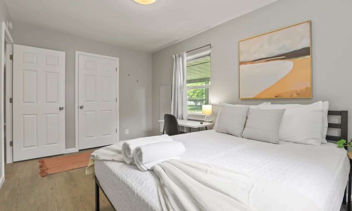 Photo of Bedroom in Royal Manor