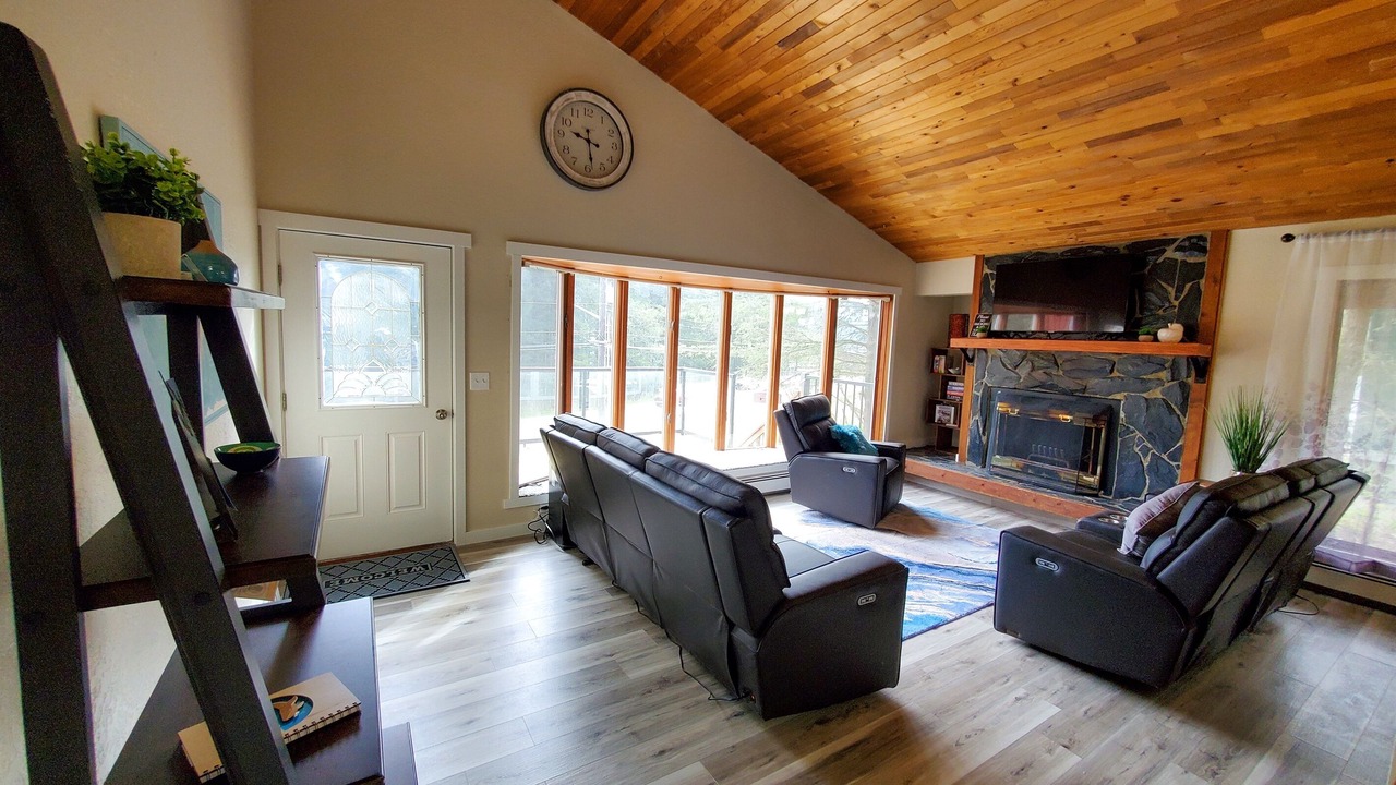 Photo of Livingroom in West Juneau
