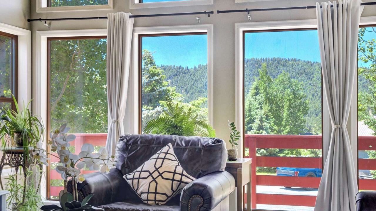 Photo of Livingroom in Woodland Park