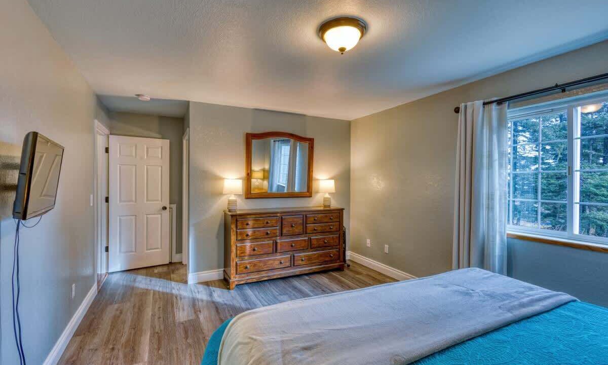 Photo of Bedroom in Kodiak